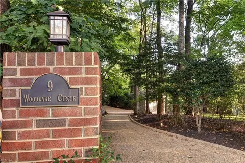 9 Woodlake Cir, Newport News, VA 23606