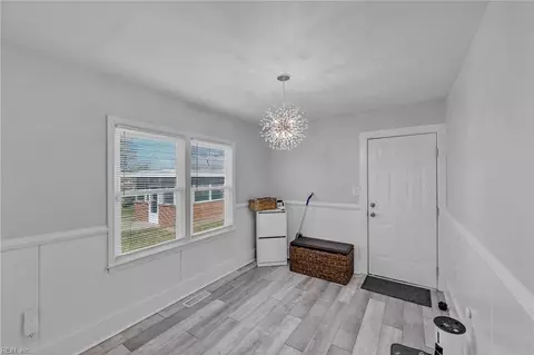 Entry Way - 512 Pocahontas Pl, Hampton, VA 23661 photo 2 of 2