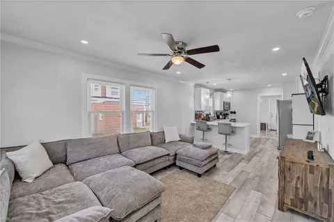 Entry Way - 512 Pocahontas Pl, Hampton, VA 23661 photo 1 of 2