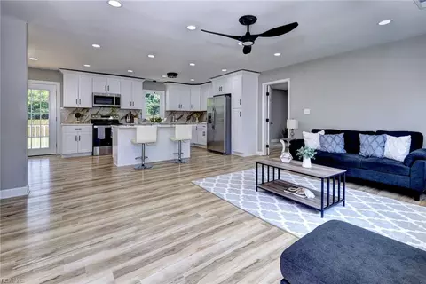 6999 Linda Cir, Hayes, VA 23072