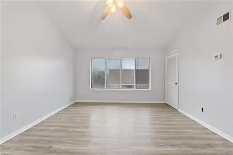 Living - 220 Pacific Dr #2, Hampton, VA 23666 photo 3 of 4