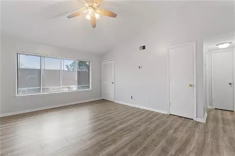 Living - 220 Pacific Dr #2, Hampton, VA 23666 photo 2 of 4