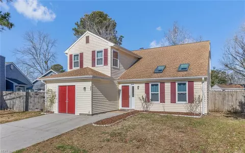 904 Dallas Ct, Virginia Beach, VA 23464