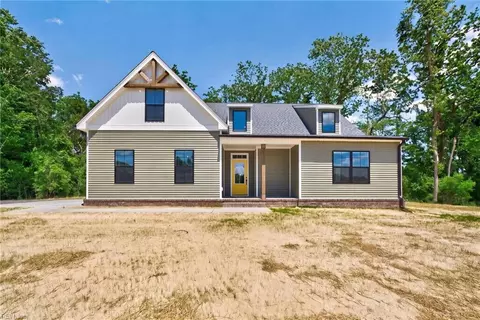 8577 Old Stage Hwy, Smithfield, VA 23430
