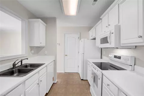 708 Lakeside Dr, Suffolk, VA 23435