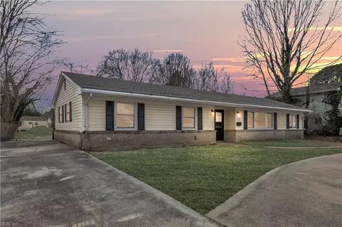 3753 S Plaza Trl, Virginia Beach, VA 23452