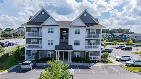 1724 Dromolin Dr #202, Virginia Beach, VA 23456