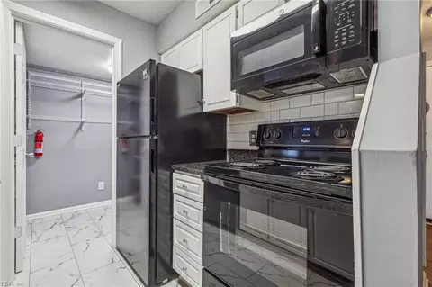 Kitchen - 17 Cape Dorey Dr #3A, Hampton, VA 23666 photo 1 of 3