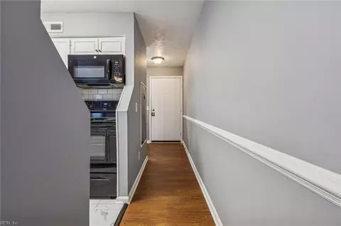 Entry Way - 17 Cape Dorey Dr #3A, Hampton, VA 23666 photo 2 of 2