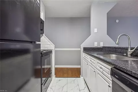 Kitchen - 17 Cape Dorey Dr #3A, Hampton, VA 23666 photo 2 of 3