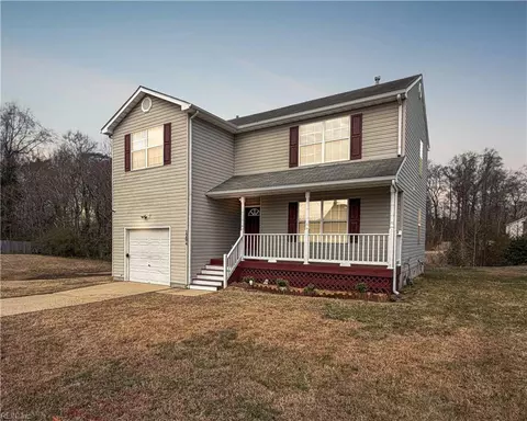 1204 Woods Edge Cir, Suffolk, VA 23434