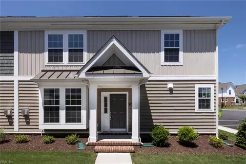 1014 Robinson Rd #8B, Suffolk, VA 23434