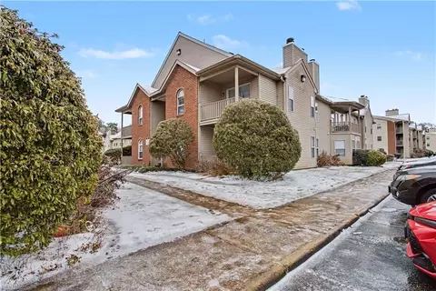 514 Thorncliff Dr #202, Newport News, VA 23608