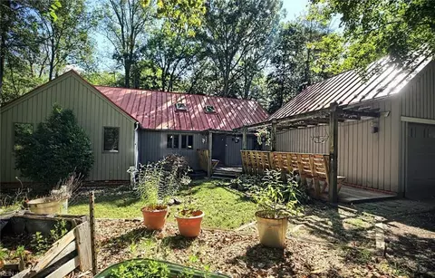 271 Chick Cove Dr, Hardyville, VA 23070