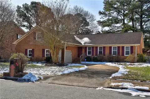 5137 Violet Bank Dr, Virginia Beach, VA 23464