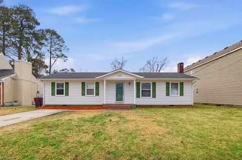 2209 Sparrow Rd, Chesapeake, VA 23320