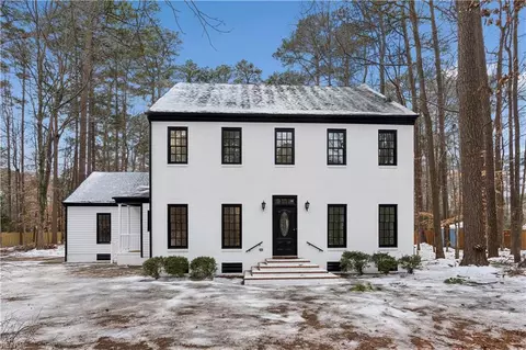 123 Loblolly Dr, Yorktown, VA 23692