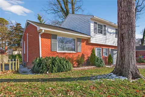 Exterior - 304 Woodland Rd, Hampton, VA 23669 photo 3 of 7