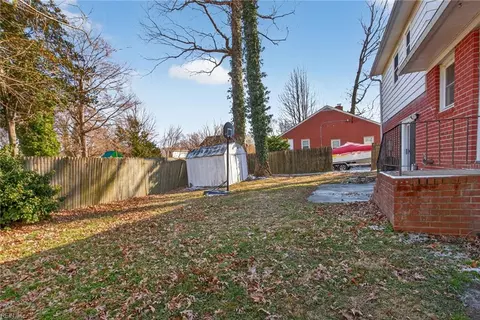 Exterior - 304 Woodland Rd, Hampton, VA 23669 photo 5 of 7