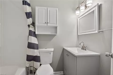 Bath - 304 Woodland Rd, Hampton, VA 23669 photo 1 of 3