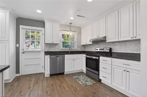 Kitchen - 304 Woodland Rd, Hampton, VA 23669 photo 1 of 4