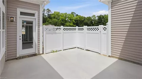 Exterior - 1301 Regal R Rd #D, Suffolk, VA 23434 photo 2 of 2