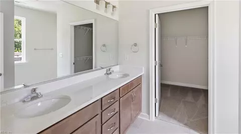 Entry Way - 1301 Regal R Rd #D, Suffolk, VA 23434 photo 6 of 6