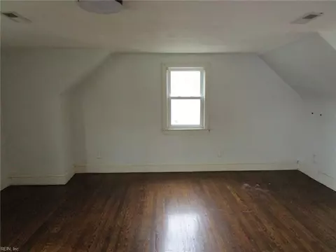 Bedroom - 138 Hampton Roads Ave, Hampton, VA 23661 photo 2 of 4