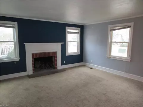 Living - 138 Hampton Roads Ave, Hampton, VA 23661 photo 1 of 2