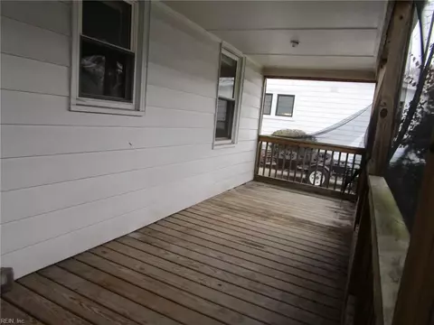 Exterior - 138 Hampton Roads Ave, Hampton, VA 23661 photo 3 of 5