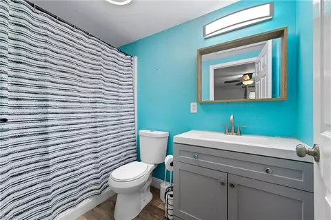Bath - 611 Delaware Ave, Hampton, VA 23661 photo 2 of 2