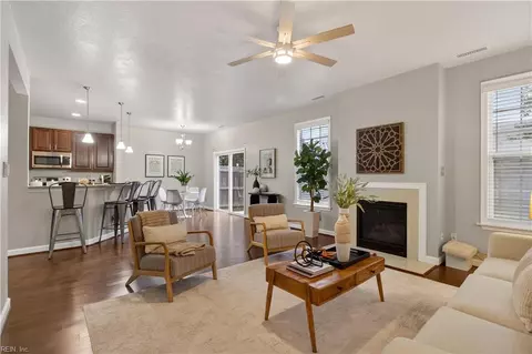 849 Brightleaf Pl, Chesapeake, VA 23320