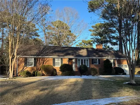 2608 E Kings Rd, Virginia Beach, VA 23452