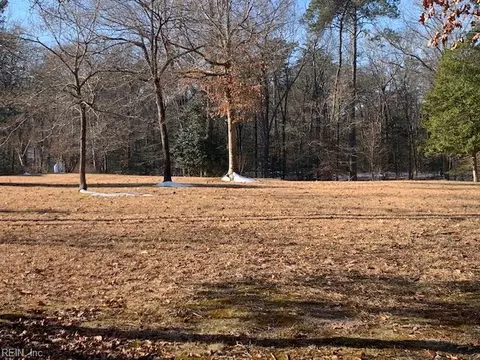 51 Ac Ark Rd, Gloucester, VA 23061