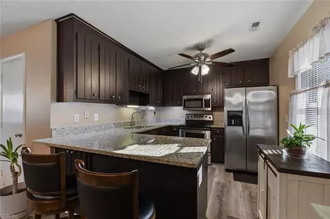 11020 Woods Cross Rd, Gloucester, VA 23061