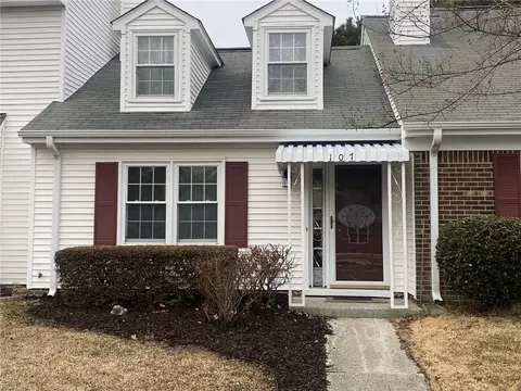 107 Cypress Xing, Yorktown, VA 23692