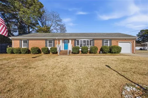 102 Ben Hogan Dr, Portsmouth, VA 23701