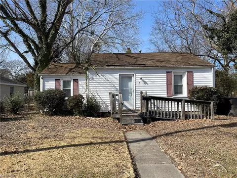9 Pollux Cir W, Portsmouth, VA 23701