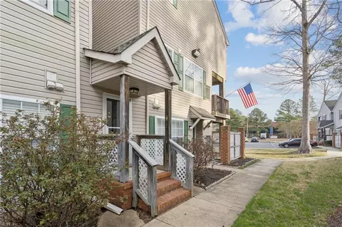 12796 Daybreak Cir, Newport News, VA 23602