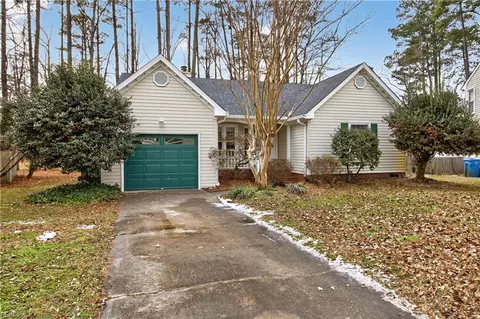 404 Dahoon Ct, Chesapeake, VA 23320