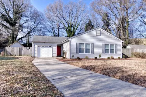 6 Whitecedar Ct, Hampton, VA 23666