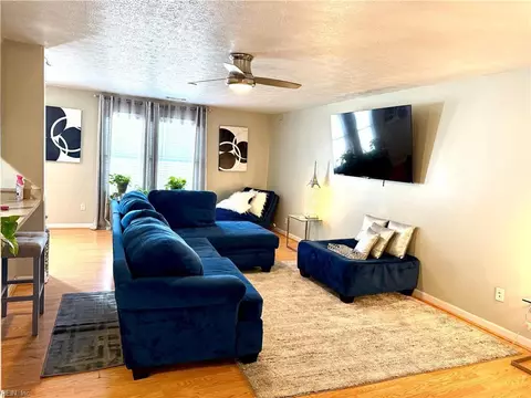 Living - 33 Tupelo Cir, Hampton, VA 23666 photo 1 of 1