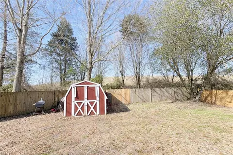 Exterior - 33 Tupelo Cir, Hampton, VA 23666 photo 5 of 5
