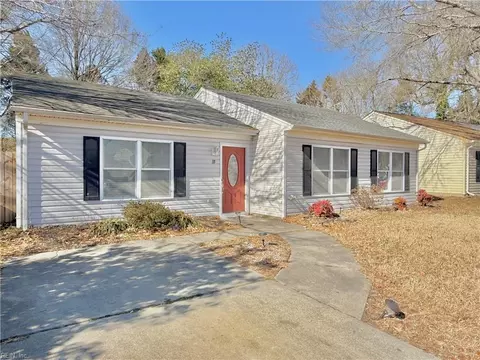 Exterior - 33 Tupelo Cir, Hampton, VA 23666 photo 2 of 5