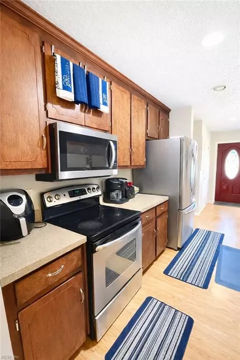 Kitchen - 33 Tupelo Cir, Hampton, VA 23666 photo 1 of 2