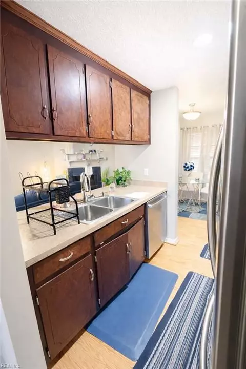 Kitchen - 33 Tupelo Cir, Hampton, VA 23666 photo 2 of 2