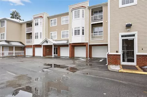 522 Knolls Dr #205, Newport News, VA 23602