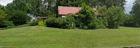 555 Oakwood Ave, Pennington Gap, VA 24277
