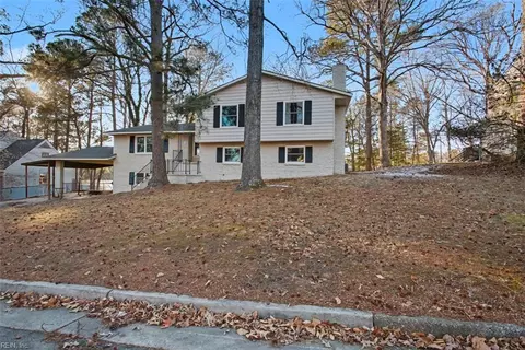 110 W Rexford Dr, Newport News, VA 23608