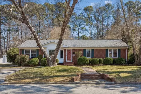 112 Hermitage Rd, Newport News, VA 23606